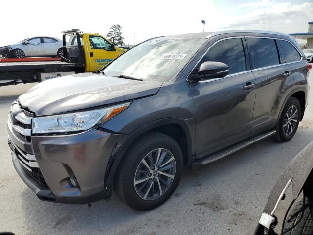 5TDKZRFH6KS566146 - 2019 TOYOTA HIGHLANDER SE GRAY photo 1