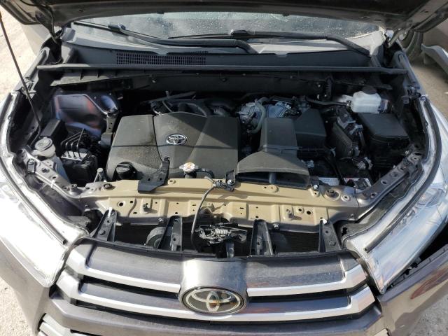 5TDKZRFH6KS566146 - 2019 TOYOTA HIGHLANDER SE GRAY photo 12