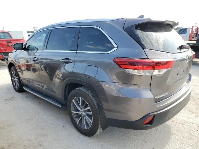 5TDKZRFH6KS566146 - 2019 TOYOTA HIGHLANDER SE GRAY photo 2