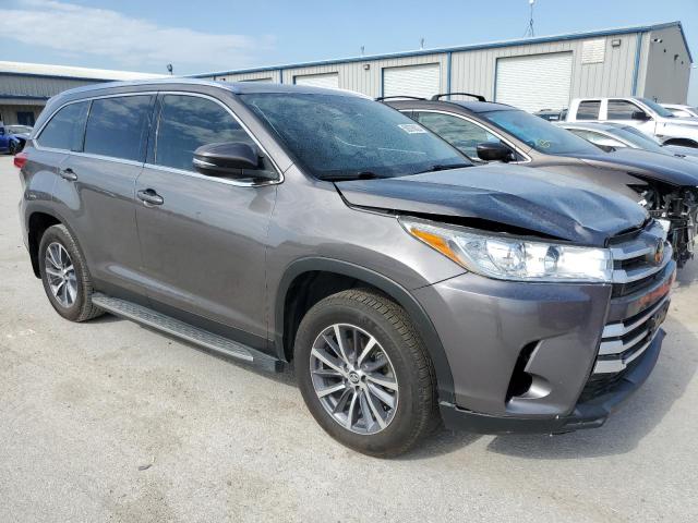 5TDKZRFH6KS566146 - 2019 TOYOTA HIGHLANDER SE GRAY photo 4