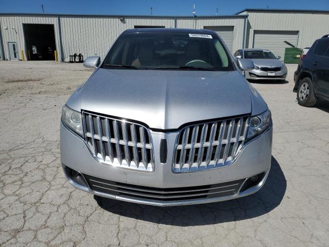 2LMHJ5ATXABJ03531 - 2010 LINCOLN MKT SILVER photo 5