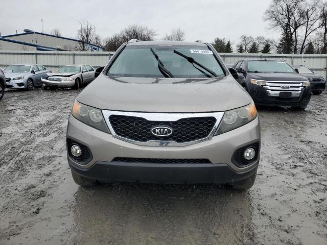 5XYKT4A12BG104565 - 2011 KIA SORENTO BASE GOLD photo 5