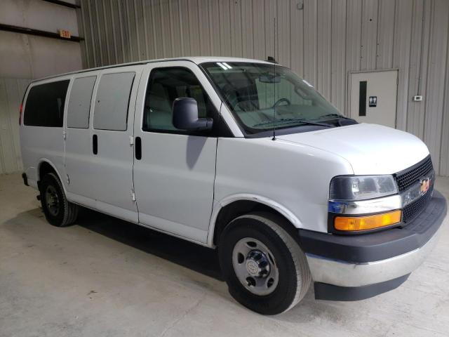 1GAWGFFG0H1130646 - 2017 CHEVROLET EXPRESS G2 LT WHITE photo 4