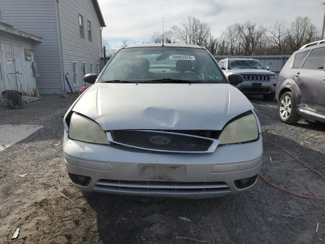 1FAFP34N85W153622 - 2005 FORD FOCUS ZX4 SILVER photo 5