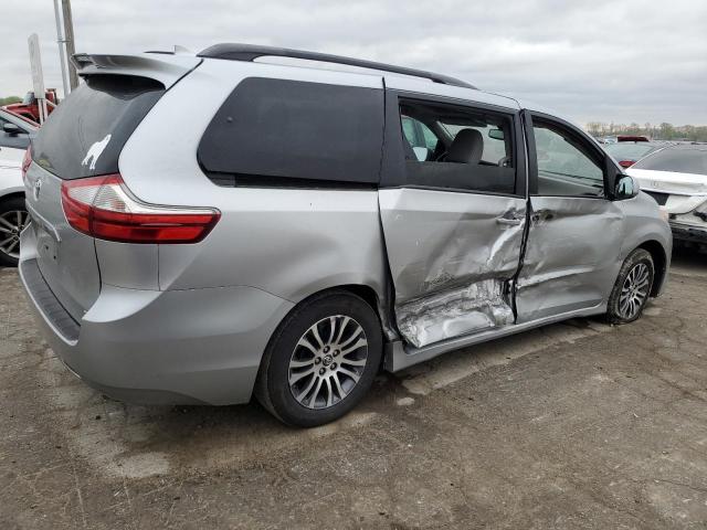 5TDYZ3DC1KS003729 - 2019 TOYOTA SIENNA XLE SILVER photo 3