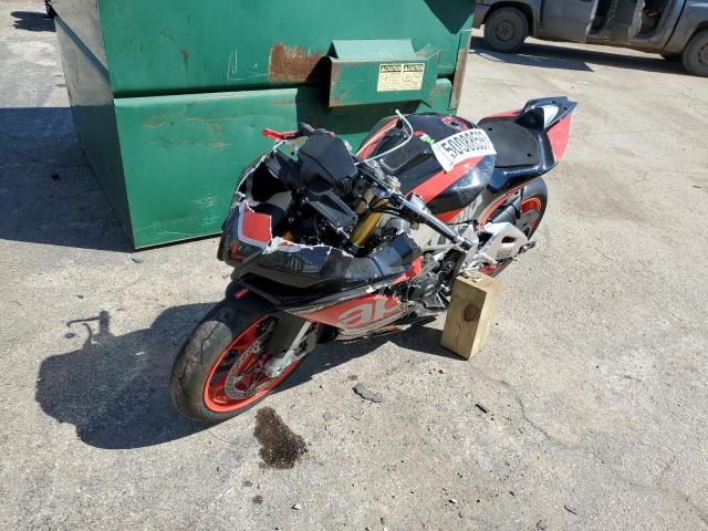 ZD4KEU000JS001662 - 2018 APRILIA RSV4 TWO TONE photo 2