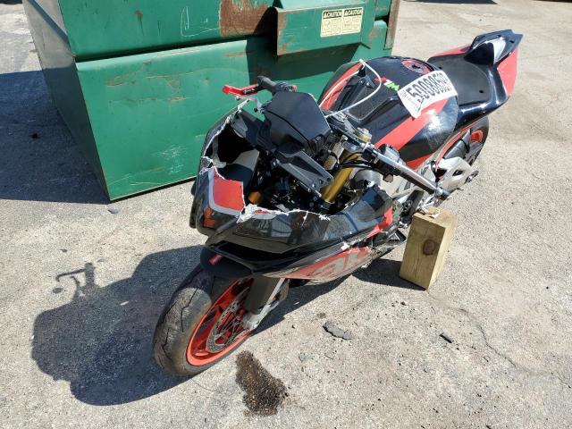 ZD4KEU000JS001662 - 2018 APRILIA RSV4 TWO TONE photo 9