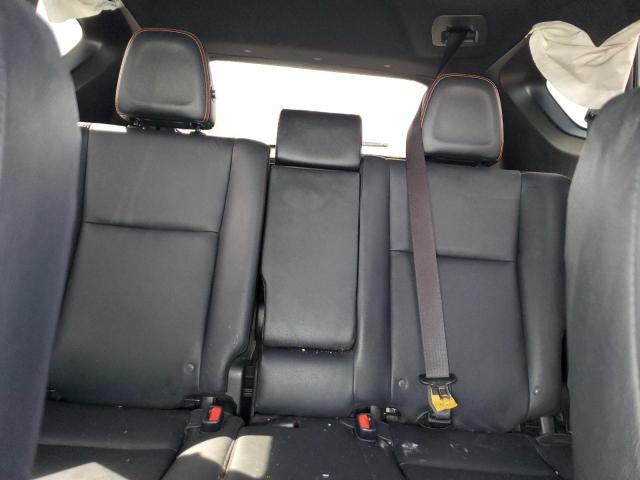 JTMNFREV8JD125996 - 2018 TOYOTA RAV4 SE 银色 照片 10