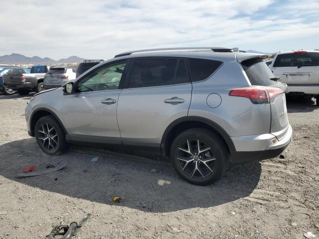 JTMNFREV8JD125996 - 2018 TOYOTA RAV4 SE 银色 照片 2