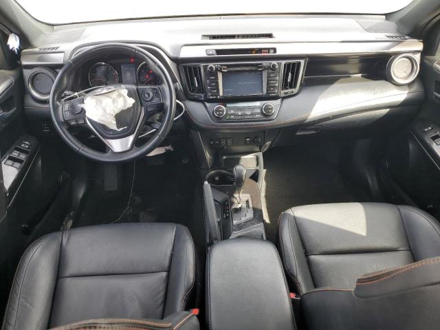 JTMNFREV8JD125996 - 2018 TOYOTA RAV4 SE 银色 照片 8