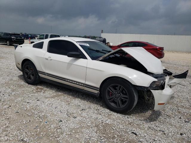 1ZVBP8AM3B5130779 - 2011 FORD MUSTANG WHITE photo 4