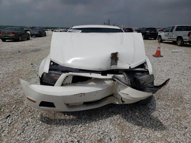 1ZVBP8AM3B5130779 - 2011 FORD MUSTANG WHITE photo 5