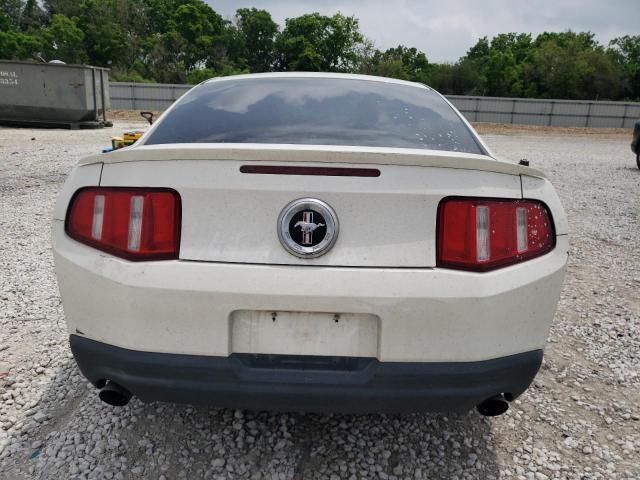 1ZVBP8AM3B5130779 - 2011 FORD MUSTANG WHITE photo 6