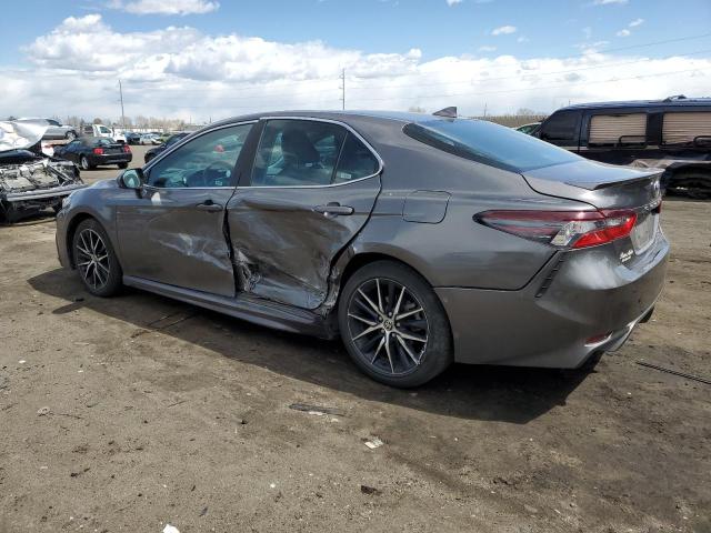 4T1G11AK8MU577757 - 2021 TOYOTA CAMRY SE GRAY photo 2