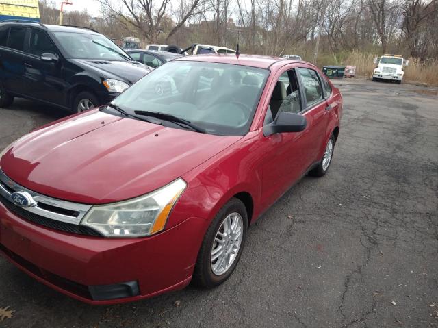 1FAHP3FN5BW139453 - 2011 FORD FOCUS SE BURGUNDY photo 2