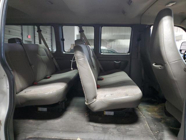 1GAZGNFG9H1184860 - 2017 CHEVROLET EXPRESS G3500 LS WHITE photo 11