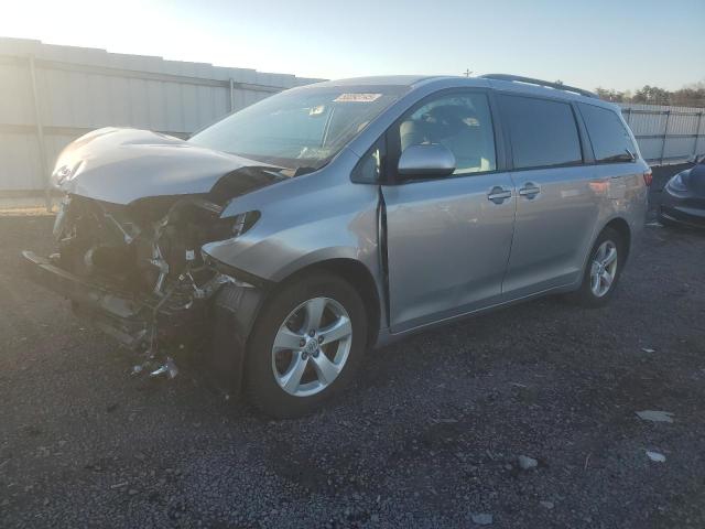 2017 TOYOTA SIENNA LE, 