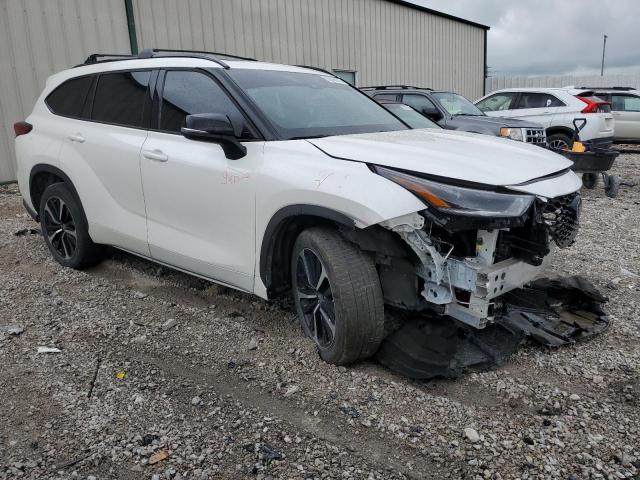 5TDLZRBH8MS123185 - 2021 TOYOTA HIGHLANDER XSE WHITE photo 4