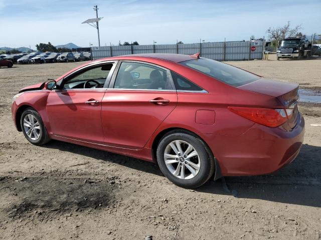 5NPEB4AC1DH689586 - 2013 HYUNDAI SONATA GLS RED photo 2