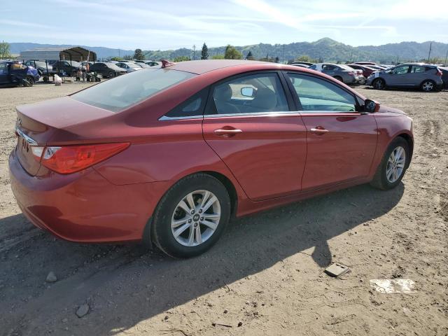 5NPEB4AC1DH689586 - 2013 HYUNDAI SONATA GLS RED photo 3