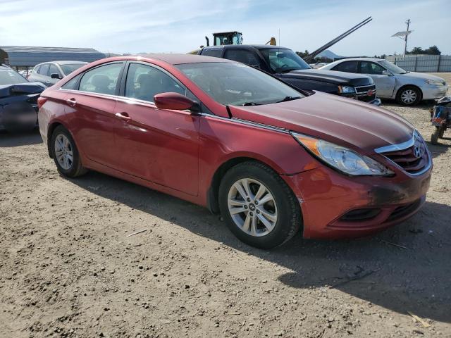 5NPEB4AC1DH689586 - 2013 HYUNDAI SONATA GLS RED photo 4