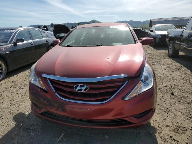 5NPEB4AC1DH689586 - 2013 HYUNDAI SONATA GLS RED photo 5