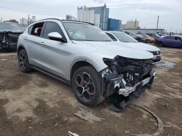 ZASPAKBN3K7C43447 - 2019 ALFA ROMEO STELVIO TI SILVER photo 4