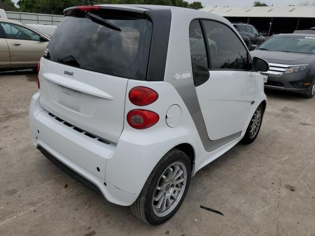 WMEEJ3BA8DK584282 - 2013 SMART FORTWO PURE WHITE photo 3