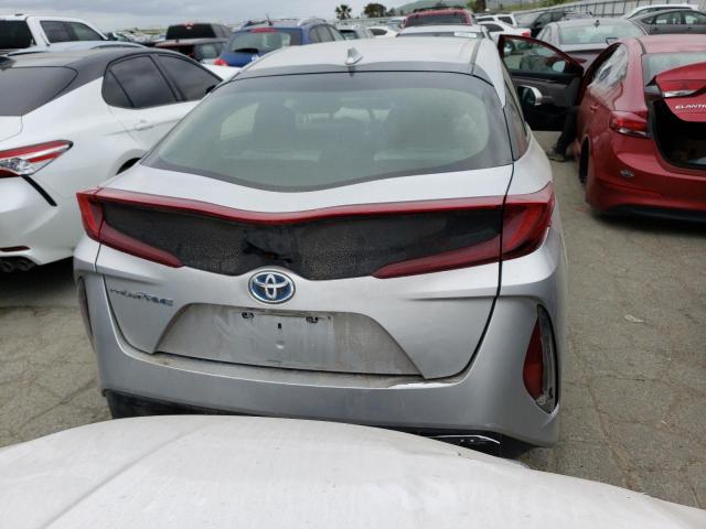 JTDKARFP8H3002913 - 2017 TOYOTA PRIUS PRIM 银色 照片 6