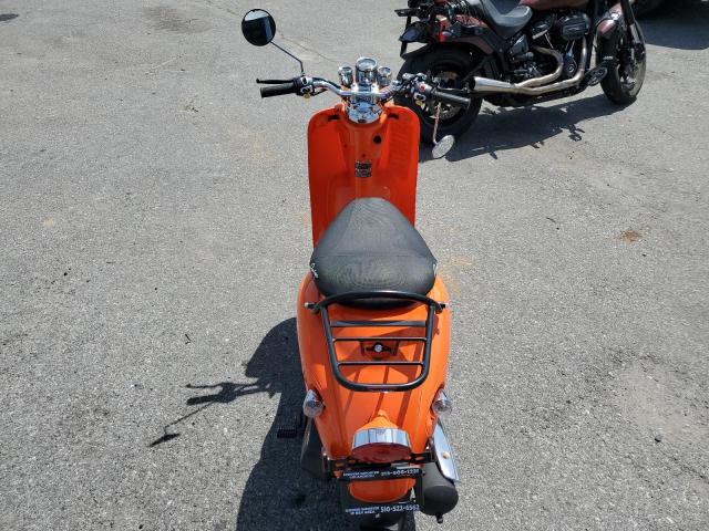 LL0TCAPE8NG001896 - 2022 AMIG SCOOTER ORANGE photo 6