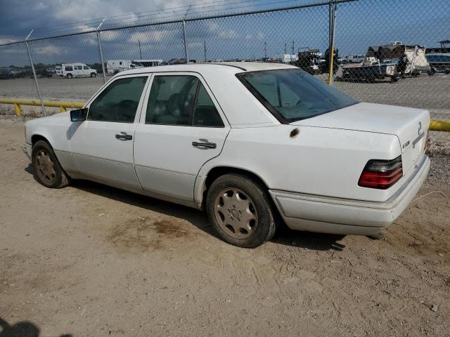 WDBEA32E5SC272461 - 1995 MERCEDES-BENZ E 320 BASE WHITE photo 2