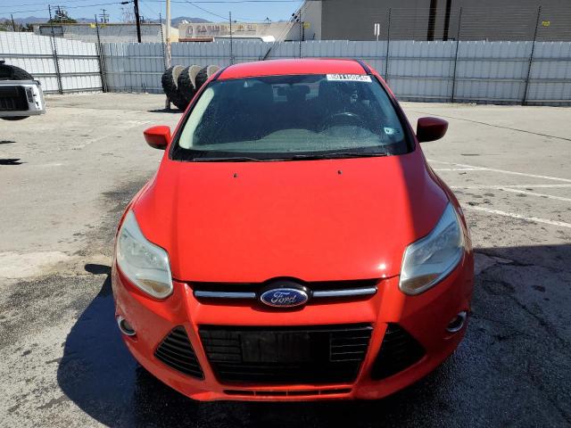 1FAHP3F26CL420461 - 2012 FORD FOCUS SE RED photo 5