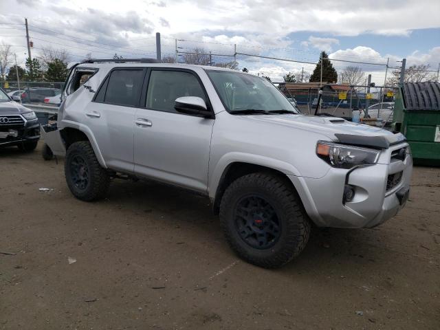 JTEPU5JR5M5933703 - 2021 TOYOTA 4RUNNER SR5/SR5 PREMIUM 银色 照片 4