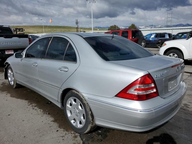 WDBRF84J45F669639 - 2005 MERCEDES-BENZ C 320 4MATIC SILVER photo 2