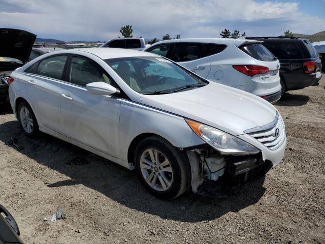 5NPEB4AC4DH734701 - 2013 HYUNDAI SONATA GLS WHITE photo 4