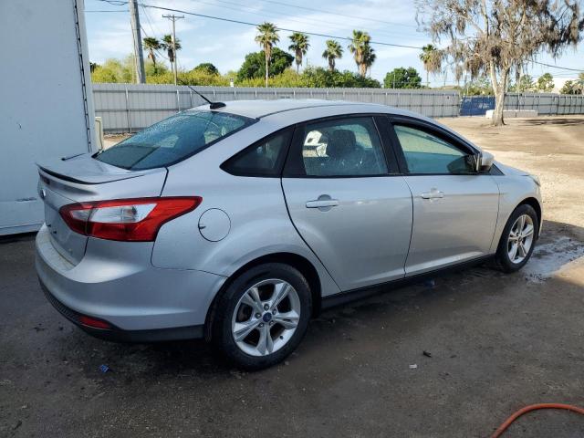 1FAHP3F21CL322938 - 2012 FORD FOCUS SE SILVER photo 3