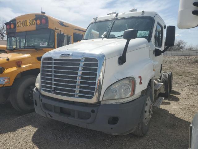 1FUJGEDV2CSBD3460 - 2012 FREIGHTLINER CASCADIA 1 WHITE photo 2