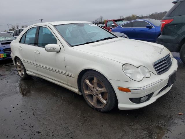 WDBRF52H07F929696 - 2007 MERCEDES-BENZ C 230 WHITE photo 4