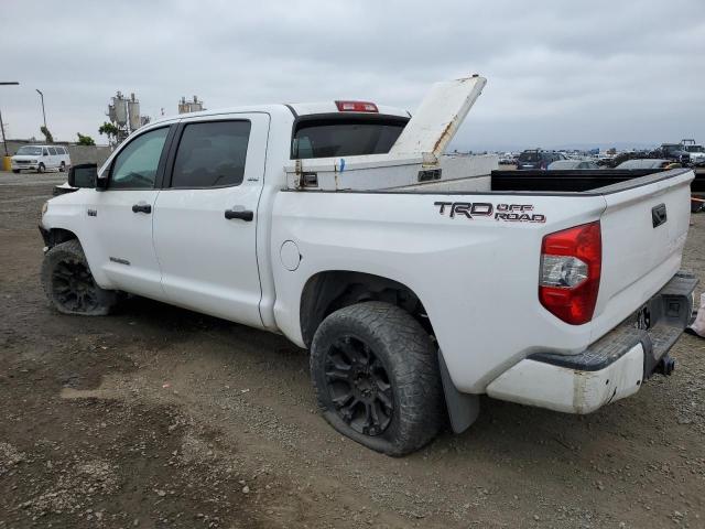 5TFEY5F1XGX197613 - 2016 TOYOTA TUNDRA CREWMAX SR5 WHITE photo 2