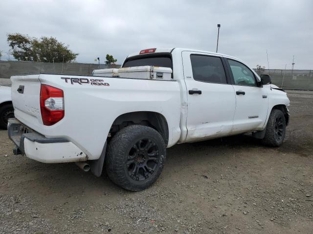 5TFEY5F1XGX197613 - 2016 TOYOTA TUNDRA CREWMAX SR5 WHITE photo 3