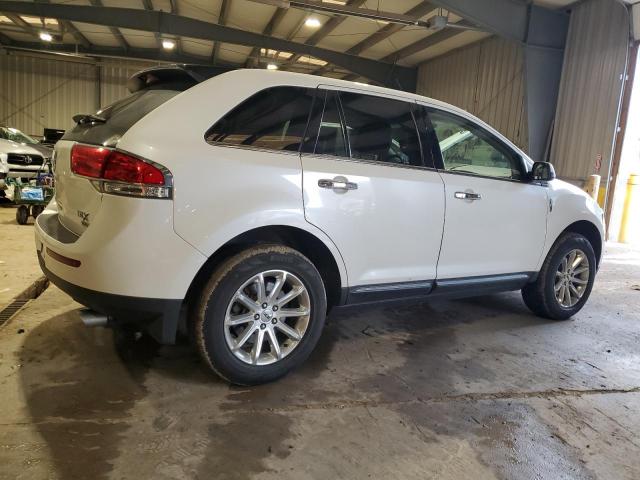 2LMDJ8JK3DBL23993 - 2013 LINCOLN MKX WHITE photo 3