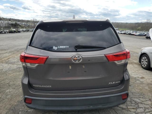 5TDJZRFH1HS470249 - 2017 TOYOTA HIGHLANDER SE GRAY photo 6