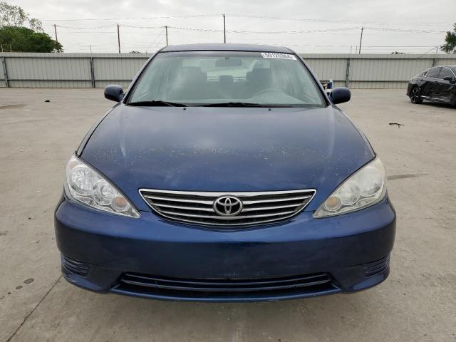 4T1BE32K15U083816 - 2005 TOYOTA CAMRY LE BLUE photo 5