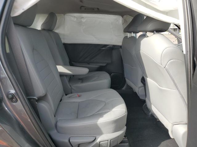 5TDGZRBH9LS018056 - 2020 TOYOTA HIGHLANDER XLE GRAY photo 11