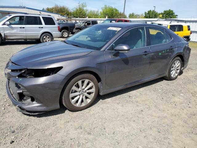 4T1B11HKXJU141844 - 2018 TOYOTA CAMRY L GRAY photo 1