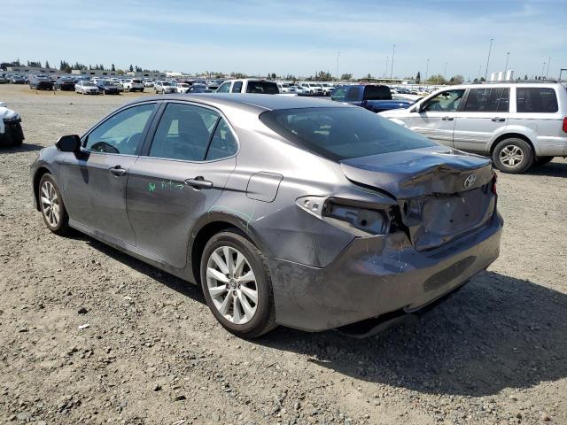 4T1B11HKXJU141844 - 2018 TOYOTA CAMRY L GRAY photo 2