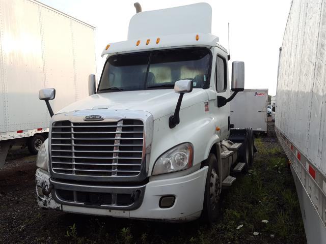 1FUJGEBG5CSBK3501 - 2012 FREIGHTLINER CASCADIA 1 WHITE photo 2