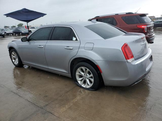 2C3CCAEG6GH268920 - 2016 CHRYSLER 300C SILVER photo 2