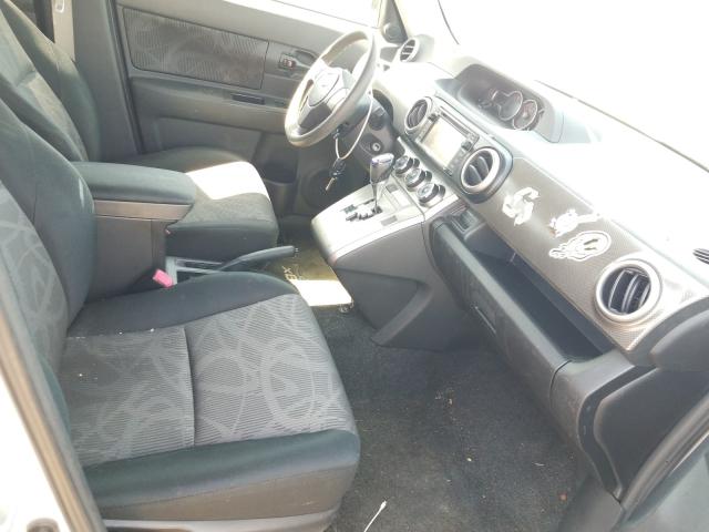 JTLZE4FE7DJ040261 - 2013 TOYOTA SCION XB 银色 照片 5