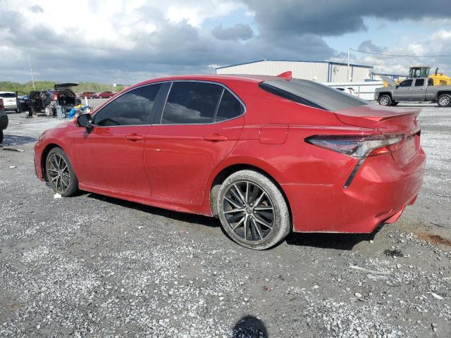 4T1G11AK0MU421924 - 2021 TOYOTA CAMRY SE RED photo 2